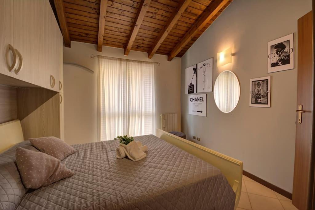 Casa Vacanza Angolo Della Corte Apartment Como Exterior photo